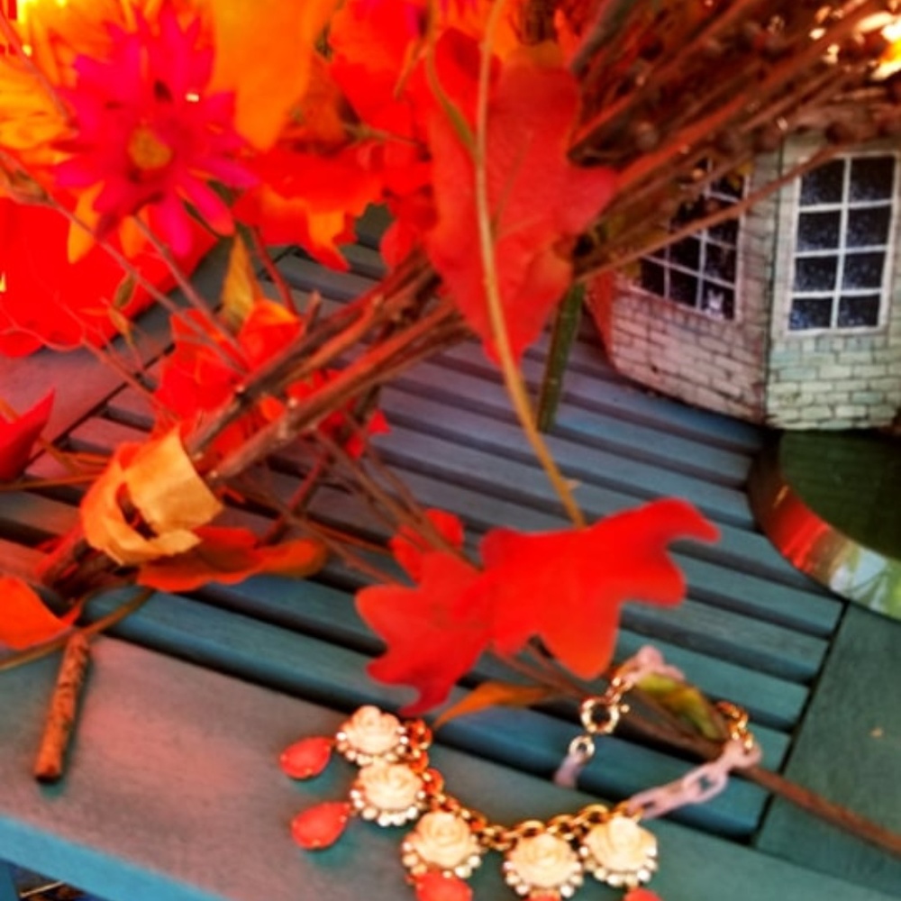 ANTHROPOLOGIE ▪︎ RingAroundRoses  Crystal NECKLACE - Picture 5 of 8